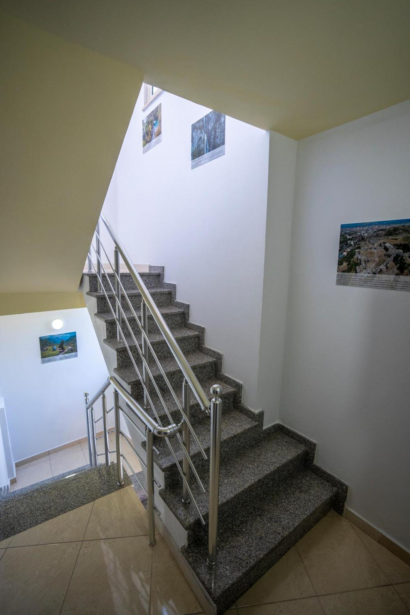 Golden Sleep Hostel Shkodër 외부 사진